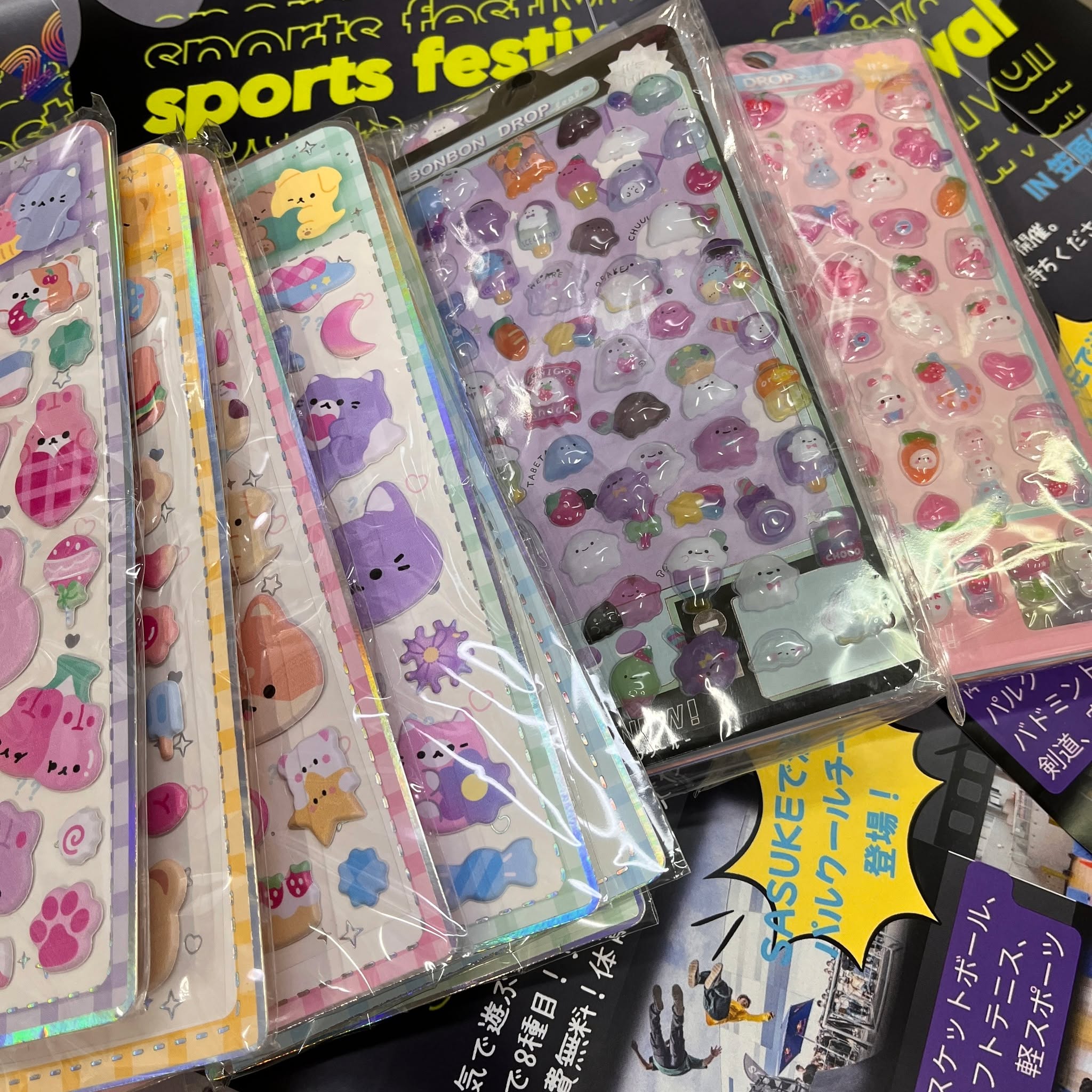 スポーツ体験フェスティバル　準備その①
　
いよいよ２日後は「スポーツ体験フェスティバル」。
全部で８種目のスポーツメニューでみなさんをお迎えする予定です。
　
８種類のうち６種類を体験すると、恒例の ＼スタンプラリー／ でガチャが引けます。
今回の景品、ちょっと目を引きますよ👀❗👀‼

なぜって…巷で大流行の💕シール💕たちをゲットできるチャンスがあるから🙌　※

シールがもらえるのは、２等です。
…となると、果たして１等や特等はどんなステキな商品なんだろう🤔❓って気になりますよね。
それは当日のお楽しみ🤫

景品は先着400名様限定ですので、ぜひお早めにご来場ください🥰
室内シューズとシューズを入れる袋を忘れずにね😉-☆★

------------------------
スポーツ体験フェスティバル

期日：2026年3月1日(日)
時間：10:00-12:00、13:0-15:00
　　　（昼にパルクールの実演あり）
場所：多治見市笠原体育館
参加費：無料
持ち物：室内シューズ、シューズ袋
------------------------
　

※ シールは(株)クーリア、サンスター文具(株)の製品ではありません。予めご了承ください。
 
　
　

#多治見 #多治見市 #多治見市スポーツ協会 #tasa 
#スポーツ体験フェスティバル 
　
#パルクール #スペモン @spemonfc 
　
#バドミントン #多治見市バドミントン協会 
#バスケットボール #多治見市バスケットボール協会
#ソフトテニス #多治見市ソフトテニス連盟 
#剣道 #多治見市剣道連盟 
#空手道 #多治見市空手道連盟 
#体操 #オハナ体育教室 @hisashi_ohanasports 
#軽スポーツ #多治見市スポーツ推進委員 @tajimi.suposui